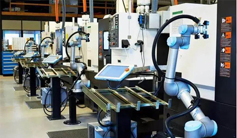 工业触控一体机应用工业机器人的优势特点